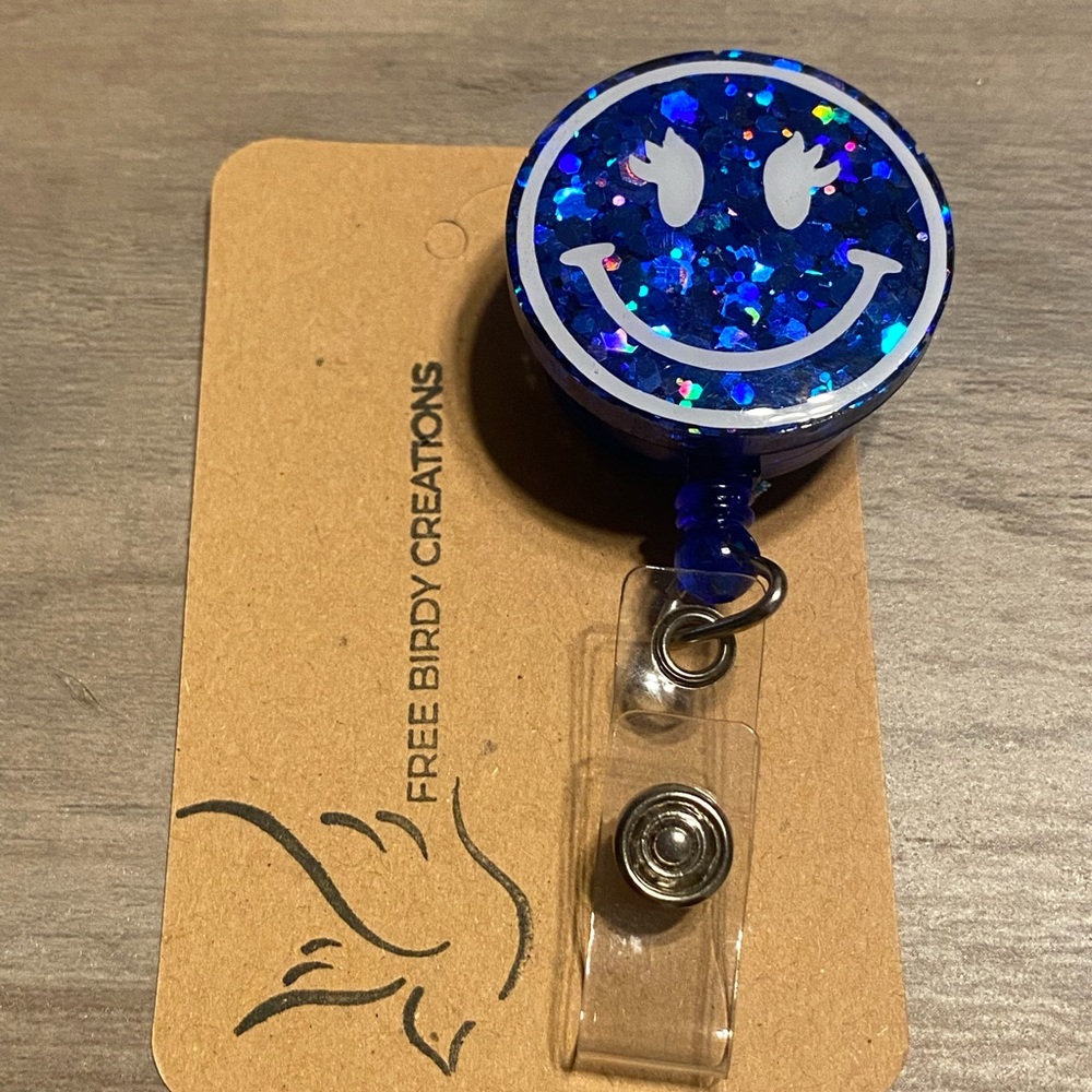 💙 Blue Smiley Face With Lashes Badge Reel